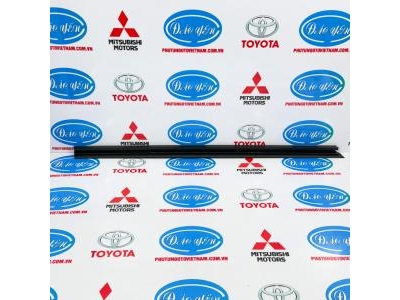 Lông Mi Trong Trước Xpander Cross 2021 5706A843, 5706A844