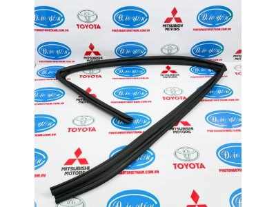 Ron Chặn Kính Sau Mitsubishi Xpander 2023 5735A759, 5735A760