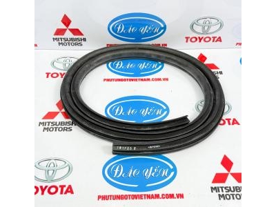 Ron Khung Cửa Sau Attrage 5755A281, 5755A282