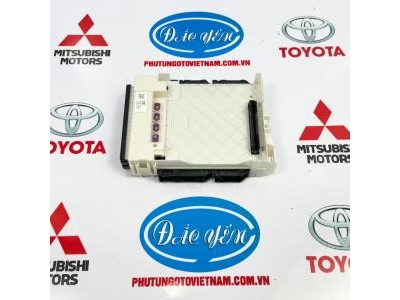 Hộp Cầu Chì Trong Camry 2019 82730-06B41