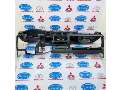 Mặt Taplo Hiace 2014- 2018 55300-26181-B0