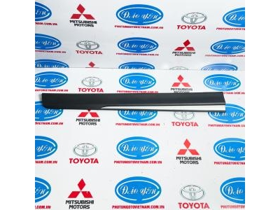 Ốp Cửa Trước Yaris Cross 2023 75073-BZ090-B0, 75074-BZ090-B0