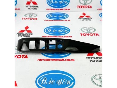 Ốp Công Tắc Bấm Kính Tổng Camry 2020 (Bản 2.0G) 74232-06C50